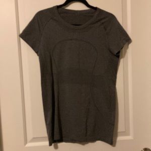 Gray lulu t shirt